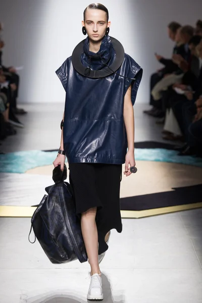 Look 3